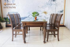 Bộ bàn ghế ăn làm bằng gỗ