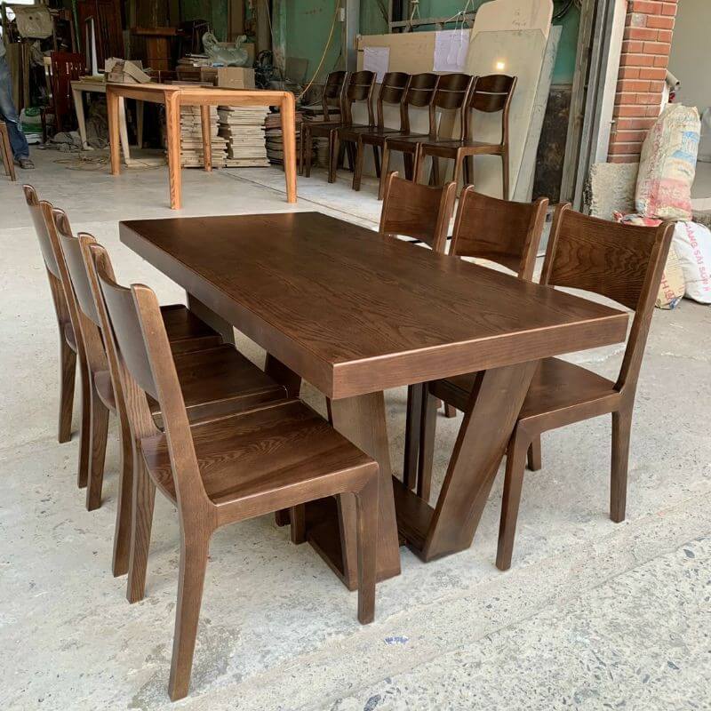 Không đặt đối diện cửa ra vào