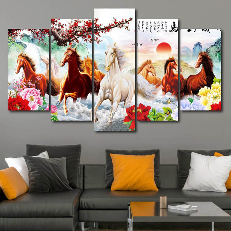 Nên treo tranh mã đáo trong phòng khách hoặc phòng làm việc