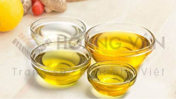 Vệ sinh bàn ghế gỗ với sáp và dầu ăn